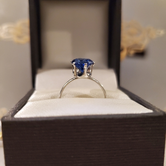 1.2 Carat AAA zirconia sapphire birthstone ring - Picture 3 of 5